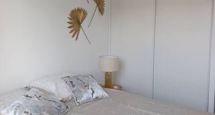 Spacious and cozy apartment with a terrace, 4 km from the beach