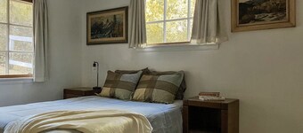 Private Foothill Cabin • 7 Min to Colleges & Village