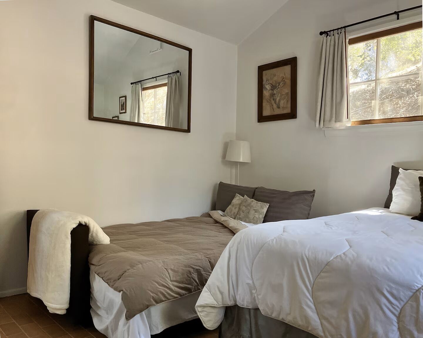 Iron/ironing board, free WiFi, bed sheets
