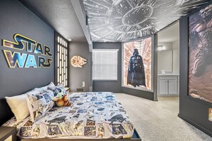 A Star Wars-themed bedroom with a bed, wall decorations, and a ceiling design. - 8BR house with private pool and game room (Clermont)