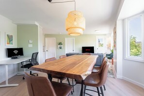 Dining - The Canopy 2BR | AC | Free Parking & Terrace (Montréal)