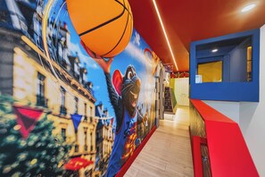 A corridor with a mural featuring a basketball and a character. - 10BR house with private pool and game room (Clermont)