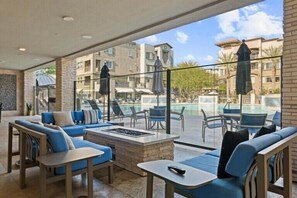 A rooftop lounge area with seating and a pool view. - Escape To N. Scottsdale 2BR Saguaro Cactus Retreat (Phoenix)
