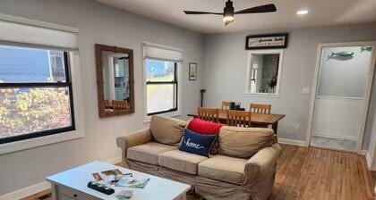 Cottage walking distance to Lake Geneva!