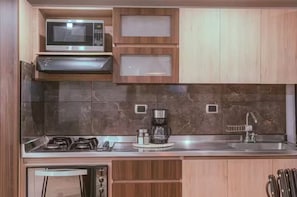 Private kitchen - Stylish Boho Apartment with Mountain Views in Medellín (Medellín)