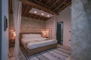 Room - Stylish Boho Apartment with Mountain Views in Medellín (Medellín)