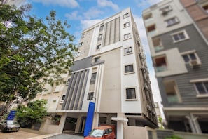 Exterior - Monday Hotels & Suites Madhapur (Hyderabad)