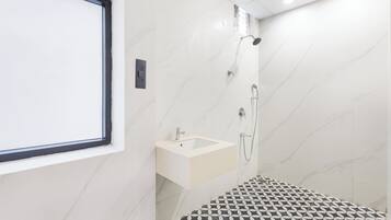 Family Studio | Bathroom