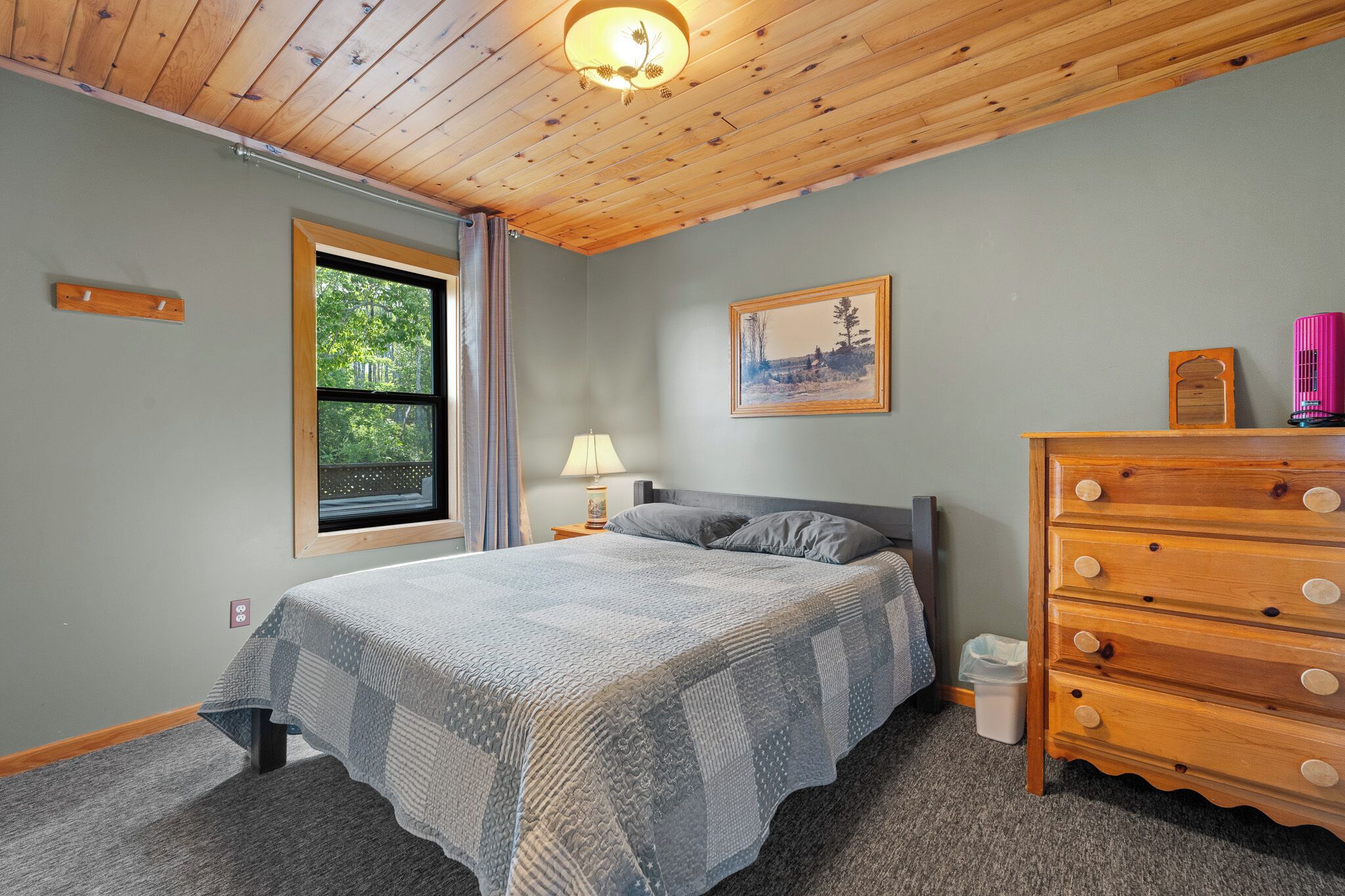 5 bedrooms, WiFi, bed sheets