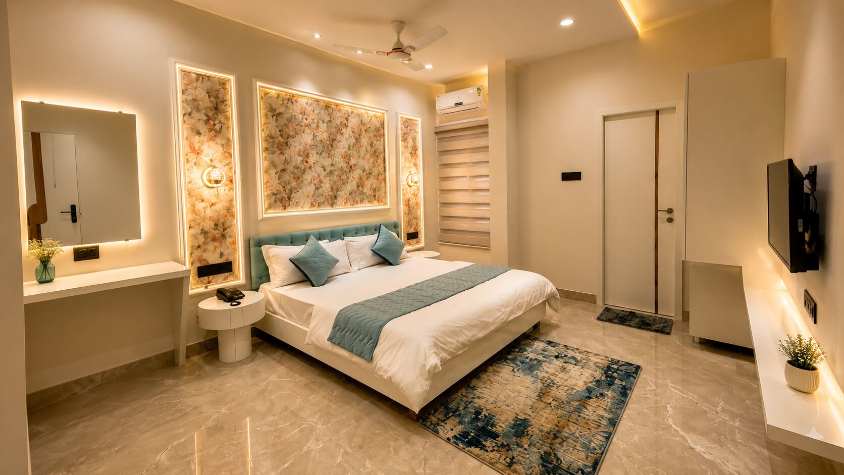 Une chambre moderne avec un grand lit, des tables de chevet, un téléviseur à écran plat et un ventilateur de plafond.