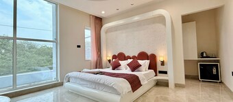 Erleen Hotel & Rooftop Restaurant