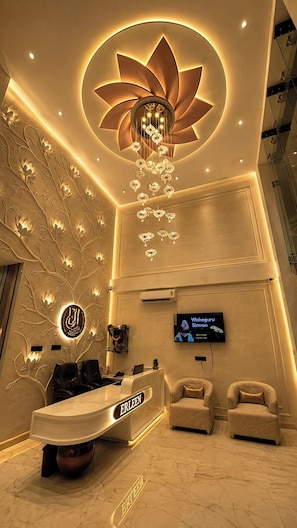 Lobby - Erleen Hotel & Rooftop Restaurant (Indore)