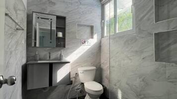 Superior Double Room, Courtyard View | Bathroom