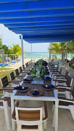 Outdoor dining - El Tridente  (Playa Juan Dolio)