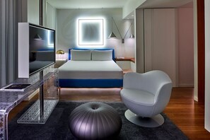 Room - Immerse Yourself in LA from a Designer Room w/ High-End Features (West Hollywood)