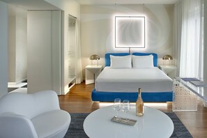 Room - LA Escape Ideal for Nightlife Seekers | Universal Studios Hollywood - 5.2 Mi (West Hollywood)
