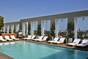 Pool - Spacious Stay near Los Angeles County Museum of Art - 2.9 Miles Away! (West Hollywood)