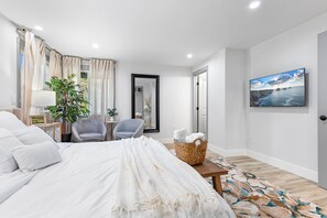 4 bedrooms, iron/ironing board, WiFi, bed sheets
