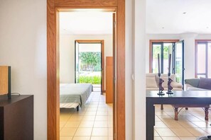 A hotel room with a bed, a desk, and a view of the outdoors. - SunDream Apart I (Funchal)
