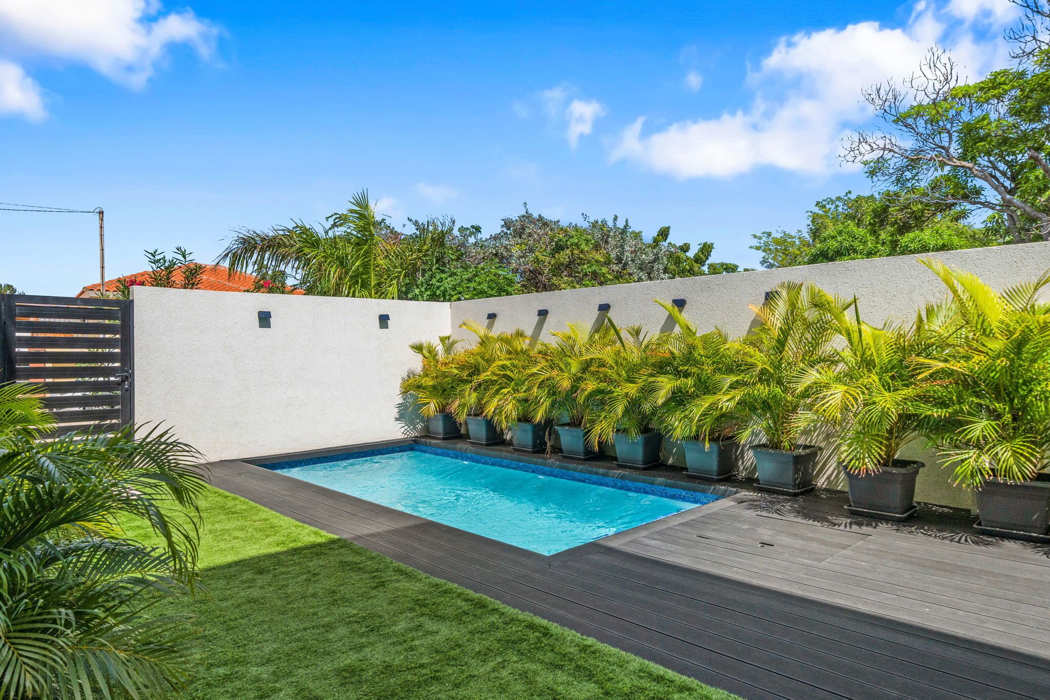 Apartment (2 Bedrooms) | Front of property