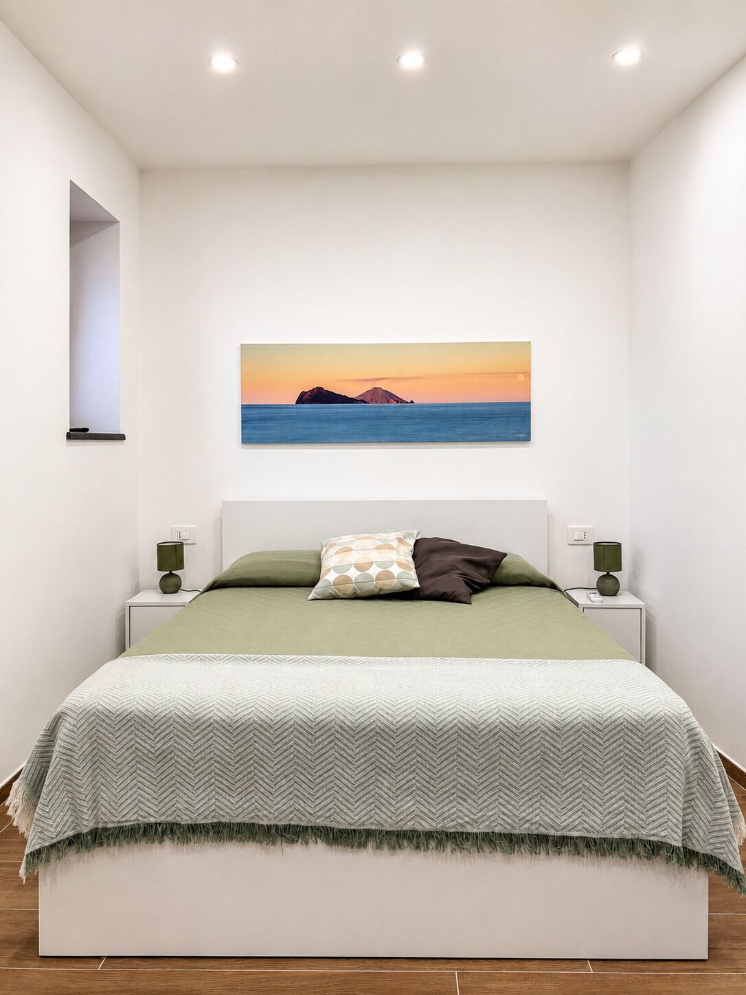 WiFi (free), bed sheets