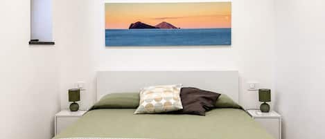 WiFi (free), bed sheets