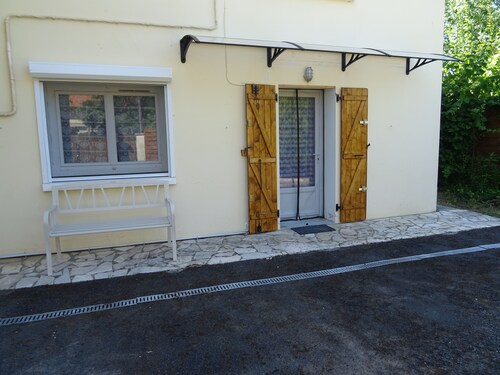Charmant gîte indépendant en rez-de-jardin à proximité du centre-bourg