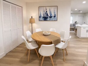 Dining - Coastal Home Near Anna Maria, Priv Spa & Game Room (Bradenton)