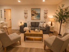 TV, video games, table football - Coastal Home Near Anna Maria, Priv Spa & Game Room (Bradenton)