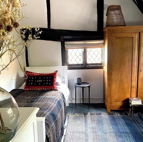Beautiful cottage in village near Henley and Marlow
