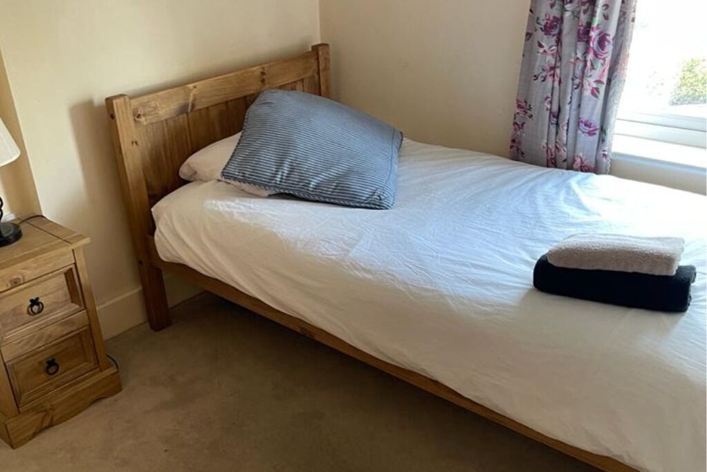 WiFi, bed sheets
