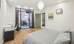 3 sovrum, skrivbord, strykjärn/strykbräda och gratis wi-fi