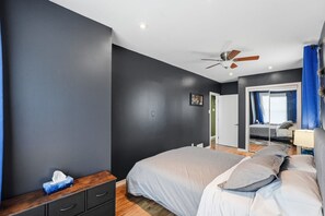 Desk, iron/ironing board, WiFi, bed sheets
