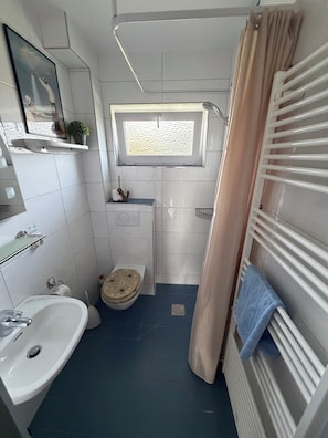 Classic-Apartment, Gartenblick | Badezimmer