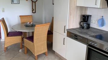 Comfort Condo | Private kitchen | Fridge, microwave, stovetop, dishwasher