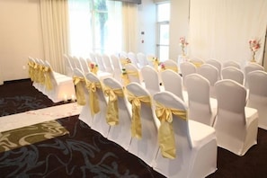 Meeting facility - Two-Queen Studio Suite w/ Daily Breakfast + Pool (St. Petersburg)