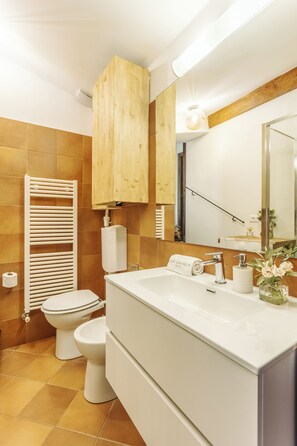 Bathroom - Vrbo Property (Apricale)