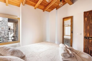 Room - Vrbo Property (Apricale)