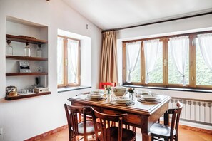Dining - JUST LIKE THE OLD DAYS - APRICALE, a historic Ligurian estate. Parking just a few meters away (Apricale)