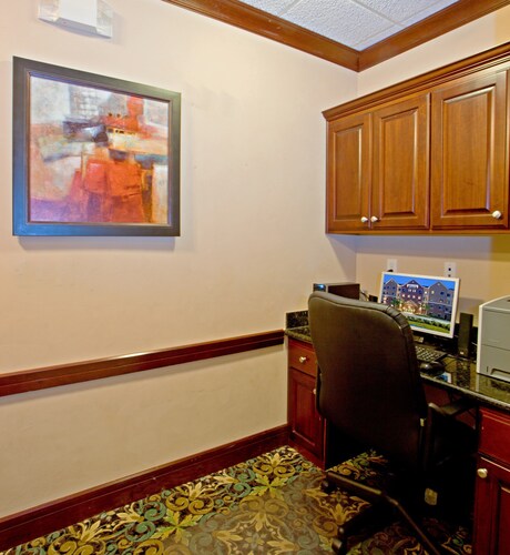 Accessible 1BR Suite | Free Daily Breakfast + Pool