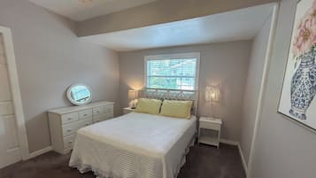1 bedroom, iron/ironing board, travel cot, free WiFi