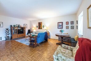 Living area - Large 2 Bed 2 Bath Condo in Prime West Knoxville/Bearden/Sequoyah Hills (Knoxville)