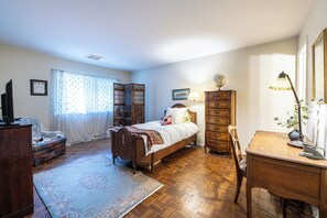 Room - Large 2 Bed 2 Bath Condo in Prime West Knoxville/Bearden/Sequoyah Hills (Knoxville)