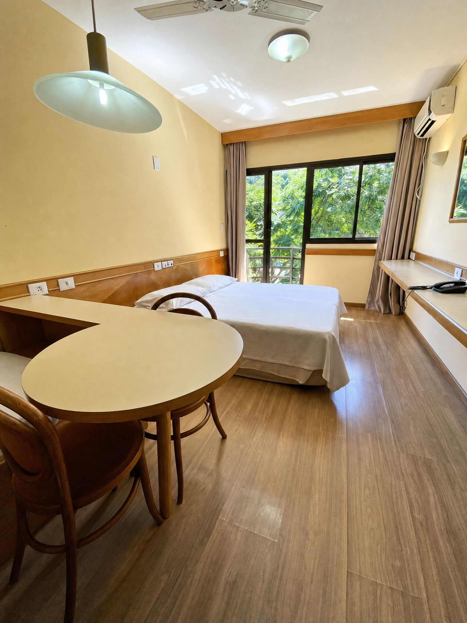 In-room safe, desk, laptop workspace, free WiFi