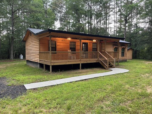 Happy's Lake Hideaway