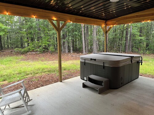 Happy's Lake Hideaway