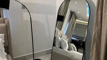 Family Apartment, 3 Bedrooms, Kitchenette, Lake View