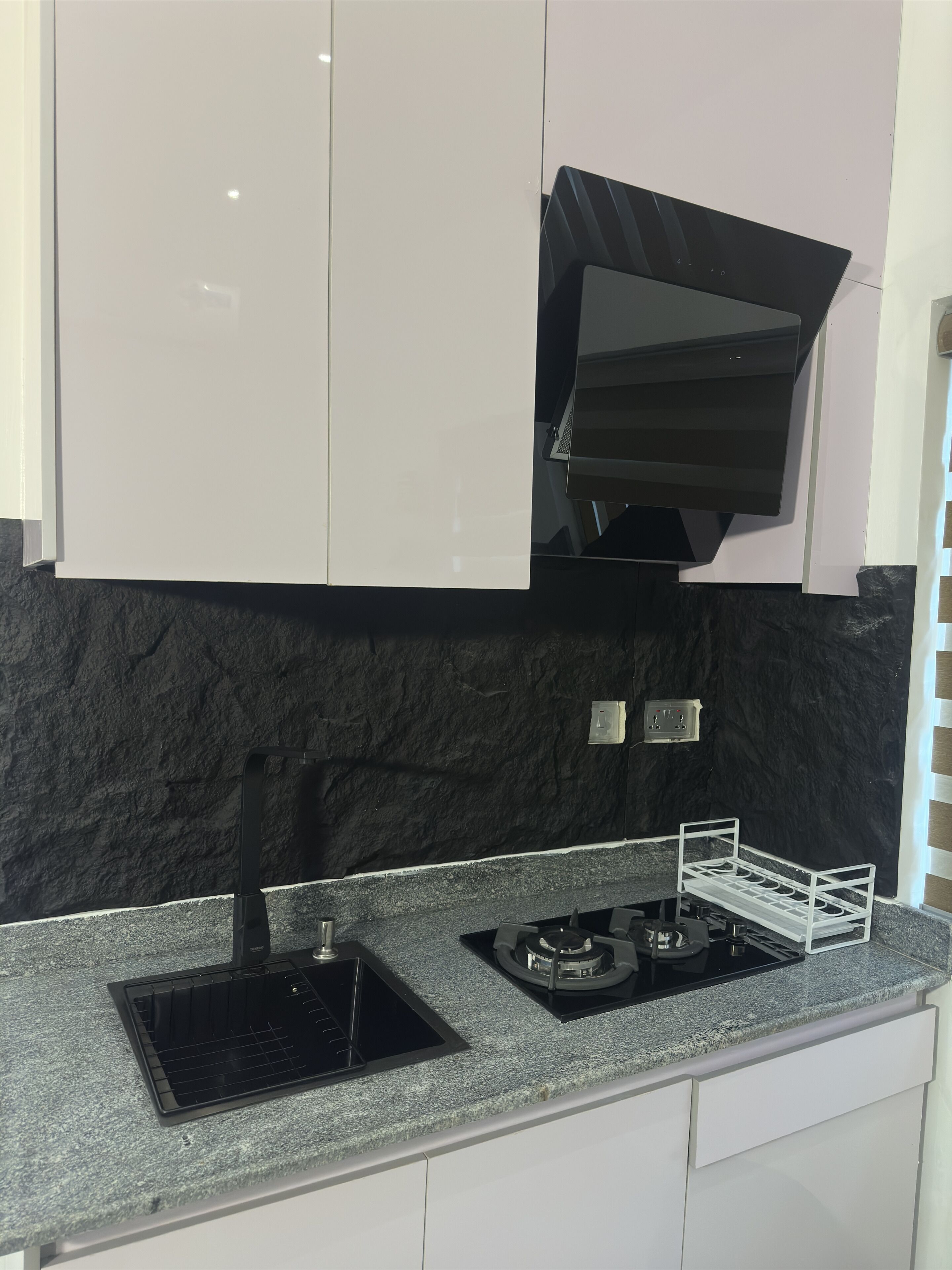 Deluxe Single Room, 1 Queen Bed, Non Smoking | Private kitchen