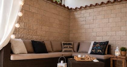 Vacation home with 2-bedroom apartments, direct panoramic ocean view, just 90 m across the