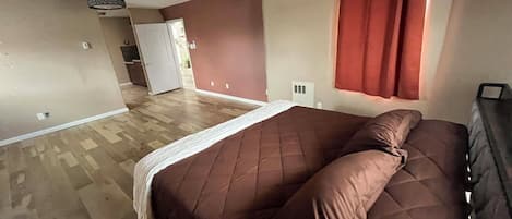WiFi (free), bed sheets